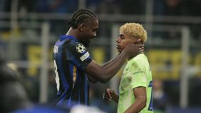 Η χειρονομία του Τουράμ στον Γιαμάλ που κάνει τον γύρο του κόσμου