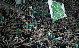 Υποδοχή στο ΟΑΚΑ από φιλάθλους του Παναθηναϊκού - Αποθέωση για Αταμάν και πίστη για ανατροπή