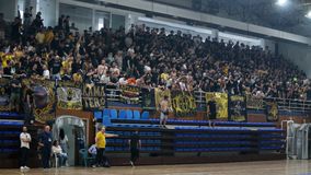 Σοβαρά επεισόδια στη Νέα Φιλαδέλφεια κατά τη διάρκεια του αγώνα ΑΕΚ - Ολυμπιακός