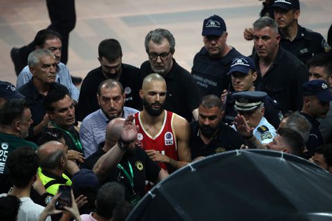 Με ποιες ποινές κινδυνεύει ο Φουρνιέ μετά το game 3 κόντρα στον Παναθηναϊκό