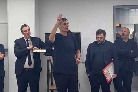 Ομιλία του Μπαρτζώκα στα αποδυτήρια: «Ήταν δύσκολο να κερδίσουμε το ματς με αυτές τις συνθήκες» (vid)