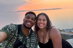 Ο Γιάννης Αντετοκούνμπο απολαμβάνει με σκάφος τις παραλίες της Κρήτης, όμως ο Μανόλο του έκανε... παράπονα!