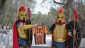  Φανέλα και μασκότ της Σαχτάρ σε Ακρόπολη, Καλλιμάρμαρο και ΟΑΚΑ (vid, pics)