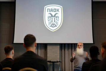 «Ντόπες» Σαββίδη στην αποστολή του ΠΑΟΚ:  «Να 'πεθάνετε' στο γήπεδο»