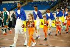 Με σημαίες της Ουκρανίας βγήκαν στον αγωνιστικό χώρο οι παίκτες της Σαχτάρ