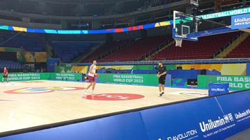 Ο Κρίσταπς Πορζίνγκις «λιώνει» στη δουλειά και στη Μανίλα ενόψει... Σέλτικς (vids)