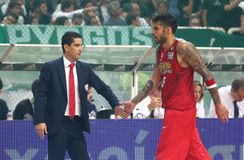 H συγκινητική υπόκλιση του Σφαιρόπουλου στον Πρίντεζη