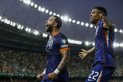 Η Ολλανδία με ιστορικό Ντεπάι «λύγισε» τη Λιθουανία, πεντάρα και κορυφή για τη Βόρεια Μακεδονία