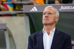 Ο Ντεσάν απαντά στις επικρίσεις της Παρί Σεν Ζερμέν για τους τραυματισμούς των Ντουέ και Ντεμπελέ