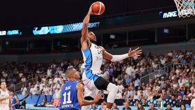 «Γκρέμισε» την μπασκέτα ο Γιάννης Αντετοκούνμπο (vid)