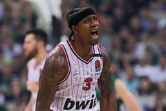 Αποβλήθηκε ο Κάνααν στο δεύτερο δεκάλεπτο του Αρμάνι - Ολυμπιακός με δύο τεχνικές ποινές