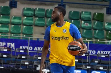 Η Μονακό «καίγεται» για γκαρντ και... γλυκοκοιτάζει την επιστροφή του Τζόρνταν Λόιντ