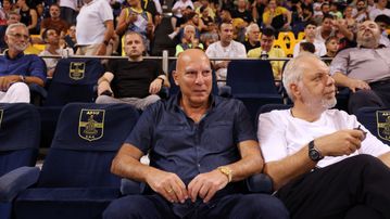 Ο Άρης προσκάλεσε τον Νίκο Γκάλη για να παρευρεθεί στον αγώνα με τους Τάουερς Αμβούργου