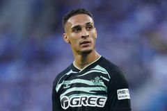 Ο Άντονι επιβεβαίωσε το ενδιαφέρον αρκετών συλλόγων που τον προσέγγισαν το περασμένο καλοκαίρι