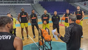 Προπονήθηκε στην Πολωνία υπό το βλέμμα του Αγγελόπουλου για την ΑΕΚ (pics)