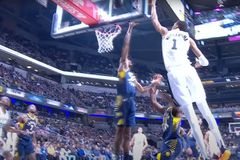 Ο Ουεμπανιαμά την... πάτησε! Δέχτηκε τάπα από 20 πόντους κοντύτερο αντίπαλο (vid)