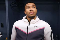 Αντετοκούνμπο: «Ακόμα πειραματιζόμαστε. Είμαστε... άλλη ομάδα με τον Μίντλετον στο παρκέ»