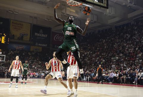 Βαρύ πρόστιμο για τον Ερυθρό Αστέρα από την Euroleague για τα αντικείμενα στον αγώνα με τον Παναθηναϊκό AKTOR