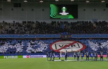 Το κορεό των οπαδών της Τζουργκάρντεν κατά του VAR