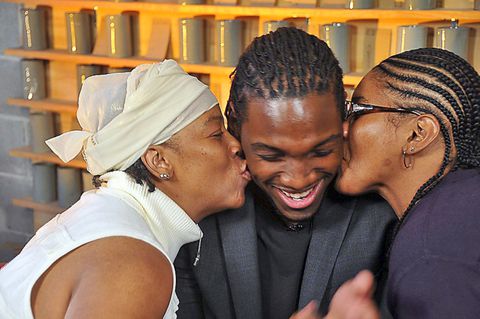 Η συγκινητική ιστορία του Κένεθ Φαρίντ με τις δύο μητέρες του!