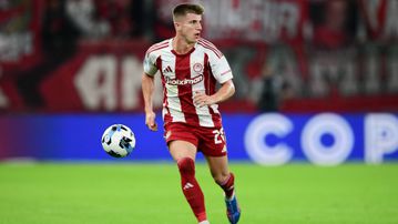 Κοστίνια: «Περήφανος για την ανανέωση, απίστευτο να μοιράζομαι αυτές τις στιγμές με τον Ολυμπιακό»