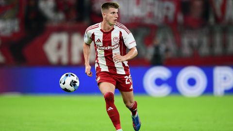 Κοστίνια: «Περήφανος για την ανανέωση, απίστευτο να μοιράζομαι αυτές τις στιγμές με τον Ολυμπιακό»