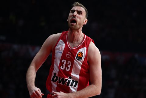 Καρδιοχτύπησε αλλά νίκησε με γίγαντα Μιλουτίνοφ