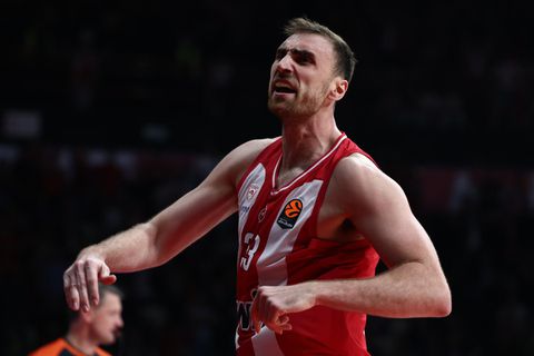 Ο Μιλουτίνοφ ευχαρίστησε τον κόσμο του Ολυμπιακού μετά τη νίκη επί της Παρτίζαν