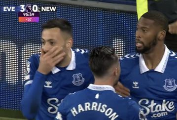 «Πάτησε» τη Νιούκαστλ και βγήκε από τη ζώνη του υποβιβασμού η Έβερτον