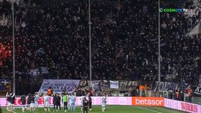 Οι πανηγυρισμοί των παικτών του ΠΑΟΚ με τους φίλους της ομάδας μετά τη λήξη του αγώνα με τον Βόλο