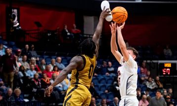 Τον «τάπωσε» με το παπούτσι στο κολεγιακό! (vid)