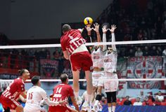 Χάος στο «Μελίνα Μεκούρη»: Διακόπηκε το Ολυμπιακός - Παναθηναϊκός έπειτα από ρίψεις δακρυγόνων εκτός γηπέδου (vid)