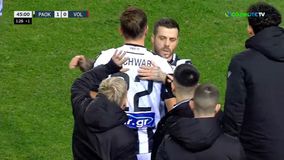 Ο Ντεσπόντοφ κέρδισε πέναλτι και ο ΠΑΟΚ άνοιξε το σκορ με τον Σβαμπ στο φινάλε του πρώτου ημιχρόνου