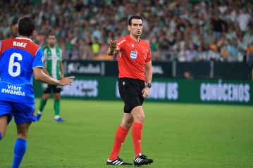 Ο Μουνουέρα ορίστηκε από την UEFA για τον «τελικό» του Ολυμπιακού με την Καϊράτ