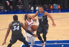 Νίκη για τους Νικς επί των Μάτζικ με πρωταγωνιστές Μπράνσον και Ανουνόμπι