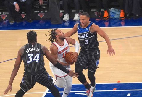 Νίκη για τους Νικς επί των Μάτζικ με πρωταγωνιστές Μπράνσον και Ανουνόμπι