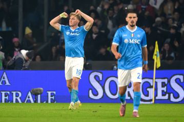 Η Νάπολι «λύγισε» τη Γιουβέντους με πρωταγωνιστή Χόιλουντ και παρέμεινε στην κορυφή