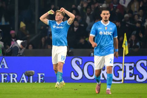 Η Νάπολι «λύγισε» τη Γιουβέντους με πρωταγωνιστή Χόιλουντ και παρέμεινε στην κορυφή