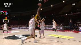 Η εξαιρετική ασίστ του Γκρέι με το ένα χέρι για το τρίποντο του Κουζμίνσκας