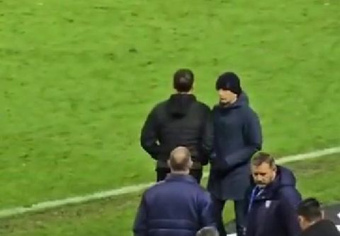 Στιγμιαία ένταση με πρωταγωνιστές τους προπονητές: Η κίνηση του Χιμένεθ τη στιγμή που ο Λουτσέσκου περνούσε από δίπλα του (vid)