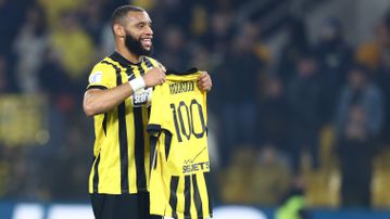 Ο Μουκουντί έφτασε τις 100 συμμετοχές με την ΑΕΚ και γνώρισε την αποθέωση (gallery + vids)