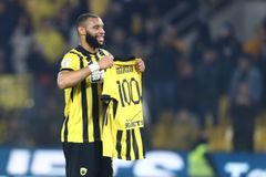 Ο Μουκουντί έφτασε τις 100 συμμετοχές με την ΑΕΚ και γνώρισε την αποθέωση (gallery + vids)