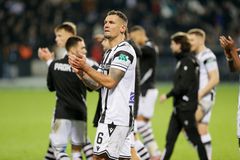 Ο Λόβρεν απάντησε στον Ρόουζ: «Ποιος είπε ότι θα σήκωναν τη σημαία στο γήπεδό μας;» (pic)