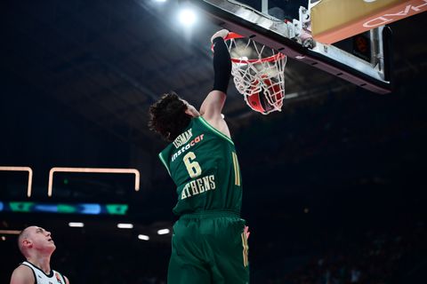 Cedi Airlines: Το απίθανο κάρφωμα του Όσμαν μετά από κλέψιμο (vid)