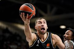 «Φρέναρε» τη Φενέρμπαχτσε η Ντουμπάι BC