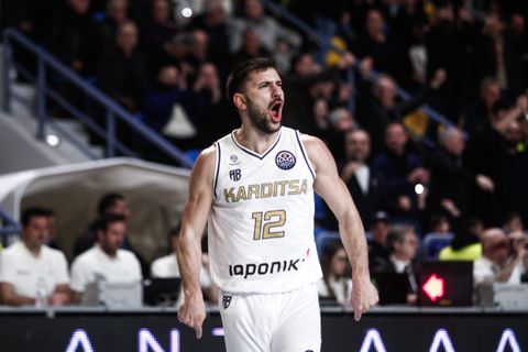 «Ξημεροβραδιάζονται στα βίντεο»: Η αφιέρωση του Δίπλαρου μετά το έπος της Καρδίτσας