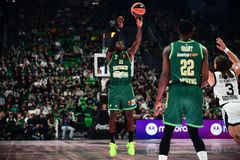 Απίστευτο buzzer beater του Ναν στο φινάλε του ημιχρόνου (vid)