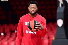 Ο Τζόουνς έκανε την πρώτη του προπόνηση με τον Ολυμπιακό - Τότε θα κάνει το ντεμπούτο του (pics)