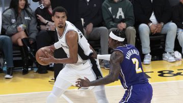 Οι Σπερς κυριάρχησαν των Λέικερς παρά το triple-double του Ντόντσιτς