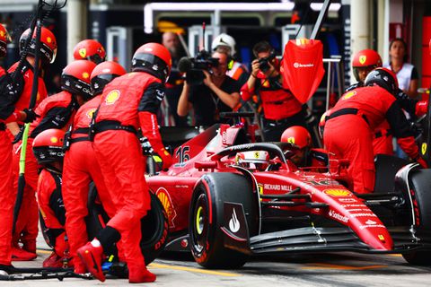 Η Ferrari προπονείται στα πιτ στοπ